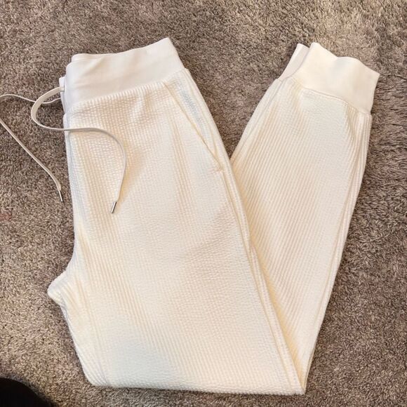 NWOT Club Monaco cream Casual Waffle Joggers small - Picture 5 of 6
